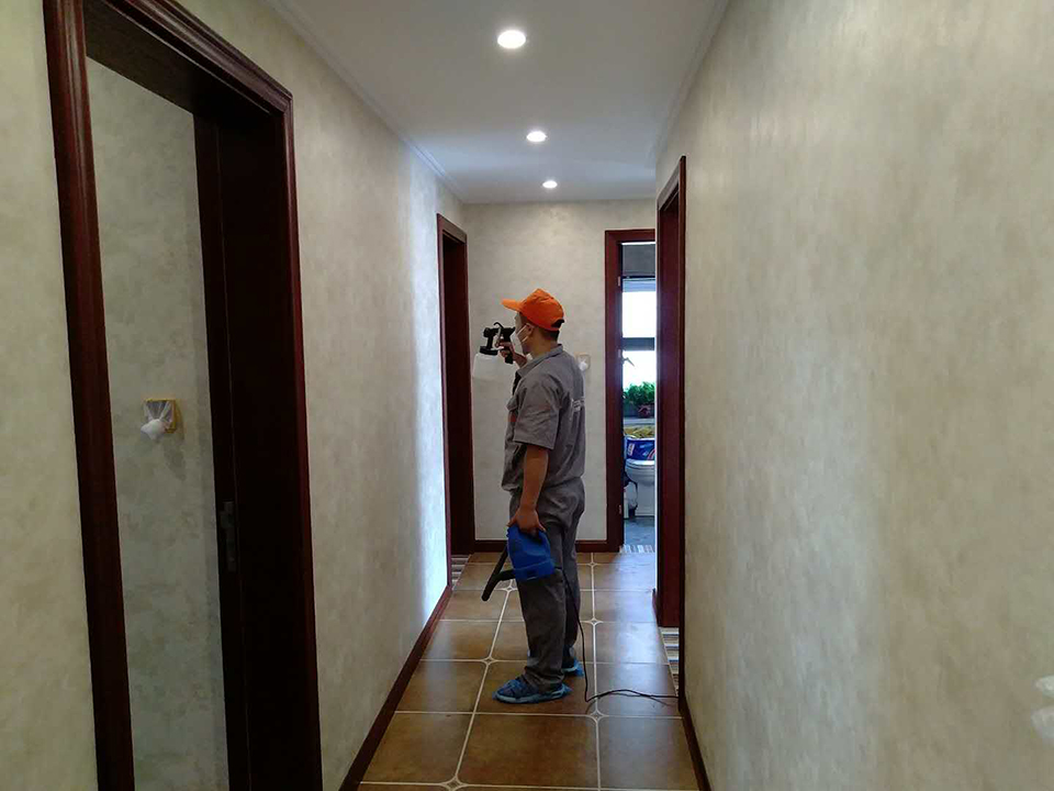 客餐廳過道墻面全方位噴涂施工 客餐廳過道墻面全方位噴涂施工