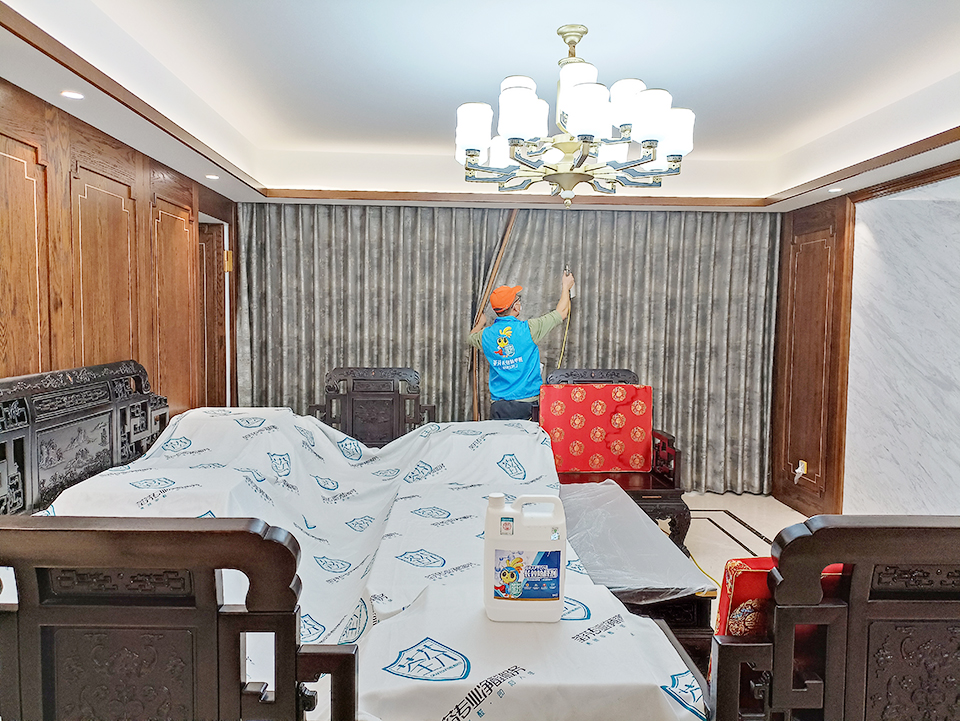 客廳陽臺窗簾噴槍施工治理 客廳陽臺窗簾噴槍施工治理